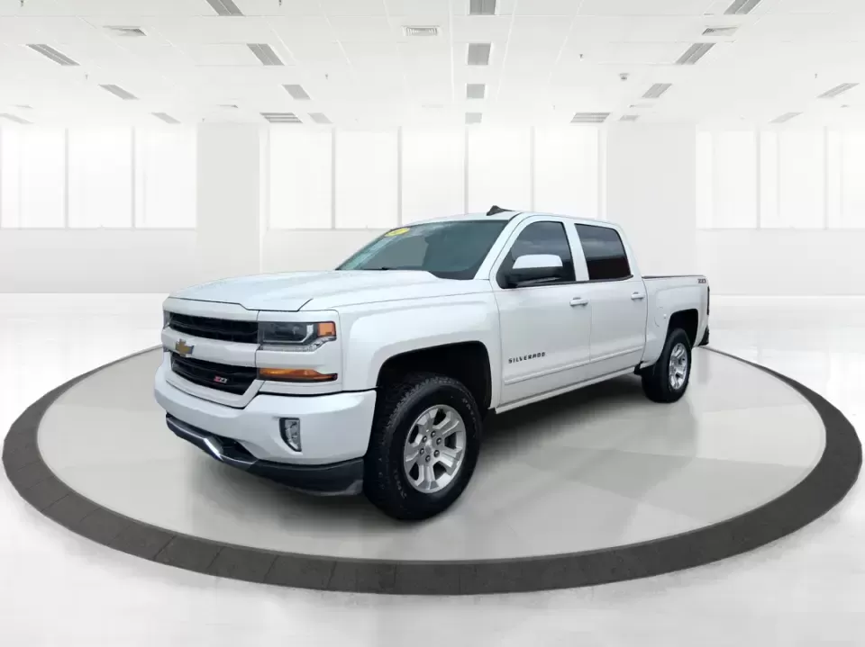 2017 Chevrolet Silverado 1500 2LT (3GCUKREH9HG) with an 4.3L V6 OHV 12V engine, 6A transmission, located at 8750 N County Rd 25A, Piqua, OH, 45356, (937) 908-9800, 40.164391, -84.232513 - Need a truck that can handle weekday work runs, weekend projects, and spontaneous road trips out toward Caesar Creek or up I75 without feeling like a compromise? This 2017 Chevrolet Silverado 1500 2LT Crew Cab 4WD is built for real life in the Miami Valley-roomy enough for friends or family, strong - Photo#8