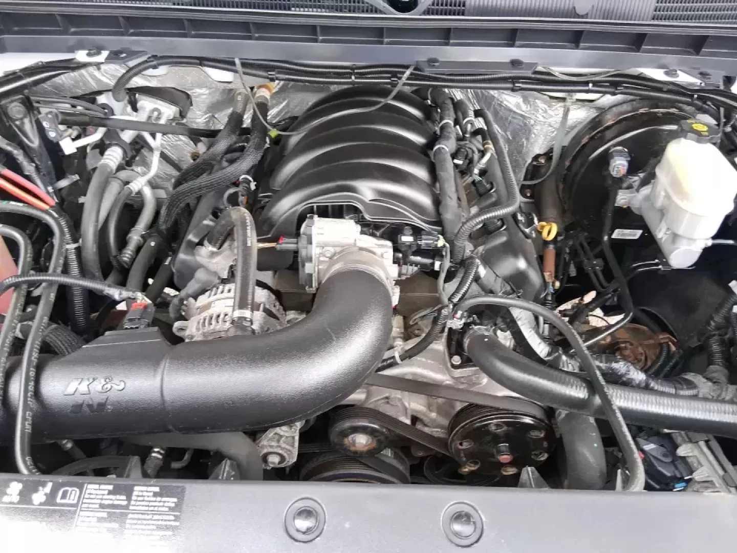 2017 Chevrolet Silverado 1500 2LT (3GCUKREH9HG) with an 4.3L V6 OHV 12V engine, 6A transmission, located at 880 E. National Road, Vandalia, OH, 45377, (937) 908-9800, 39.891918, -84.183594 - Need a truck that can handle weekday work runs, weekend projects, and spontaneous road trips out toward Caesar Creek or up I75 without feeling like a compromise? This 2017 Chevrolet Silverado 1500 2LT Crew Cab 4WD is built for real life in the Miami Valley-roomy enough for friends or family, strong - Photo#11