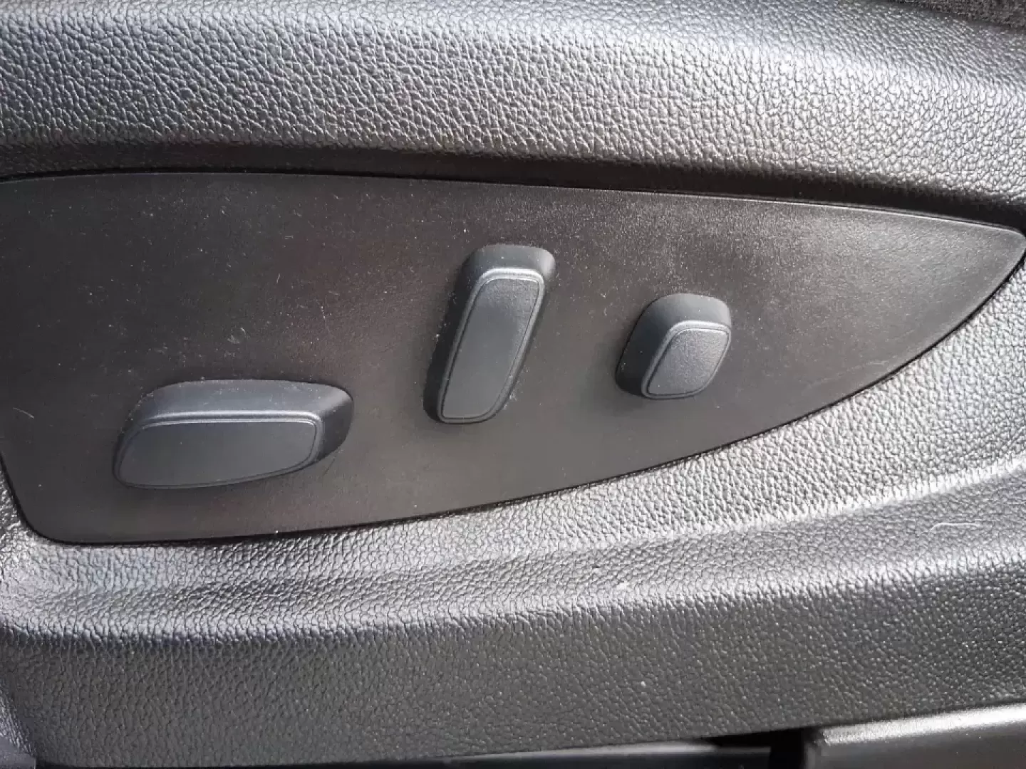 2017 Chevrolet Silverado 1500 2LT (3GCUKREH9HG) with an 4.3L V6 OHV 12V engine, 6A transmission, located at 880 E. National Road, Vandalia, OH, 45377, (937) 908-9800, 39.891918, -84.183594 - Need a truck that can handle weekday work runs, weekend projects, and spontaneous road trips out toward Caesar Creek or up I75 without feeling like a compromise? This 2017 Chevrolet Silverado 1500 2LT Crew Cab 4WD is built for real life in the Miami Valley-roomy enough for friends or family, strong - Photo#17