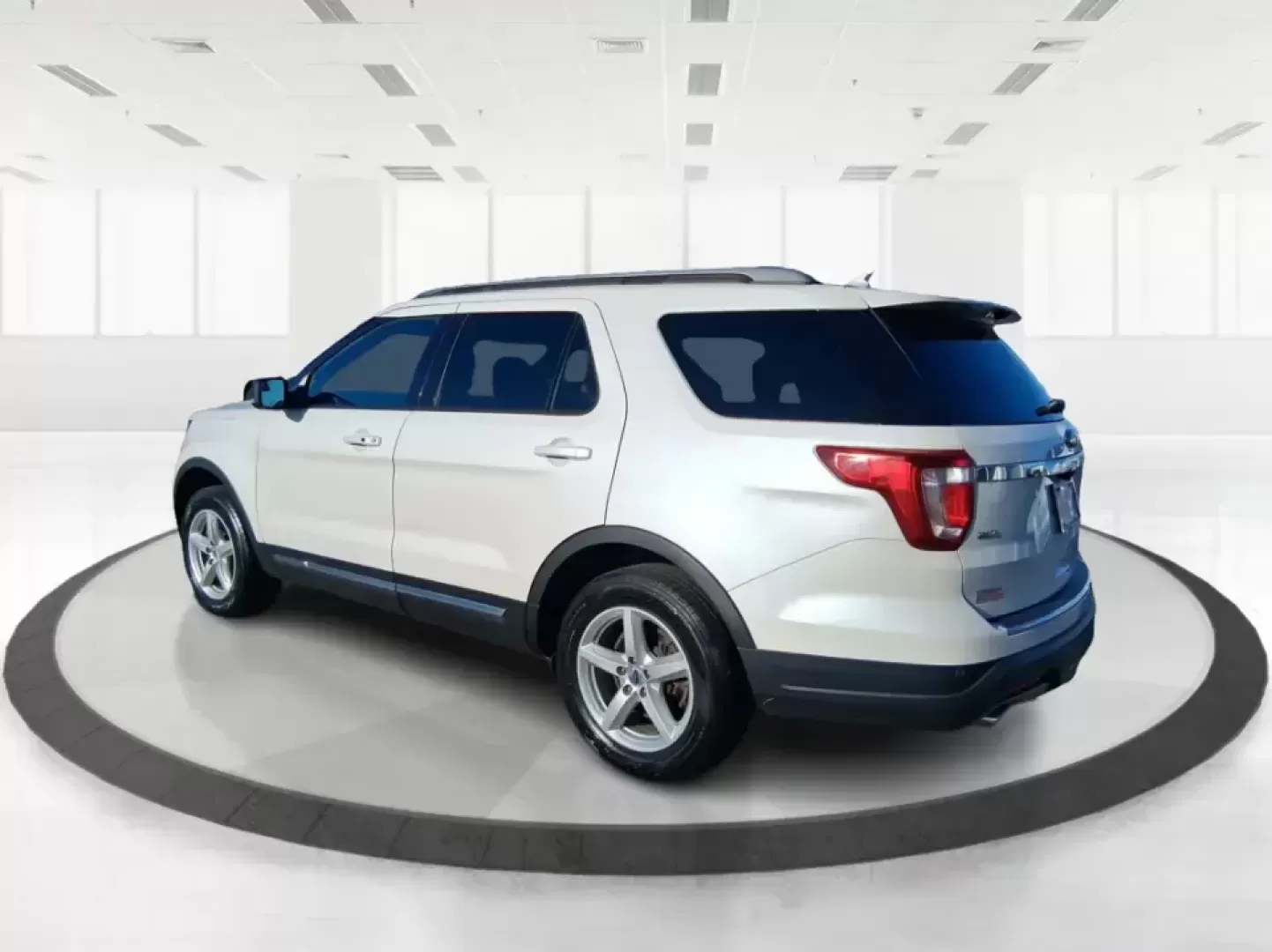 2018 Ford Explorer XLT (1FM5K7D80JG) with an EcoBoost 2.3L I-4 gasoline direct injection engine, 6A transmission, located at 1099 N County Rd 25A , Troy, OH, 45373, (937) 908-9800, 40.057079, -84.212883 - Pack up the kids, cue up your favorite playlist, and point the hood toward a weekend getaway-this 2018 Ford Explorer XLT is the kind of SUV that fits real life in Troy, Ohio. Whether you're shuttling to practice, commuting up I75, or planning a day trip to Charleston Falls Preserve, the Explorer's r - Photo#4