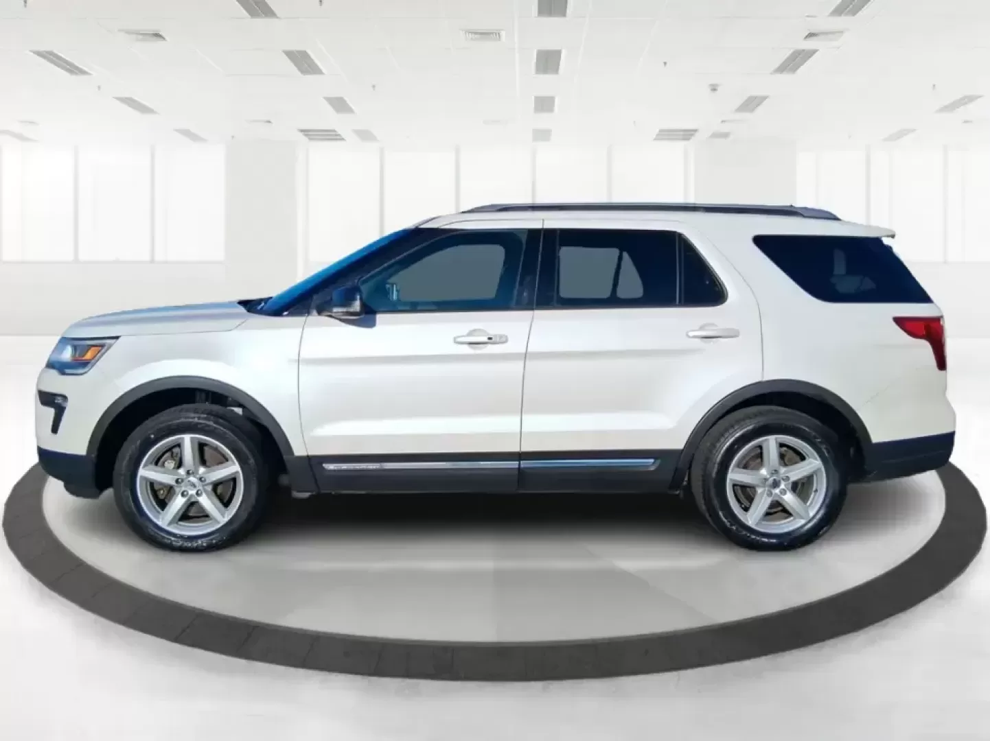 2018 Ford Explorer XLT (1FM5K7D80JG) with an EcoBoost 2.3L I-4 gasoline direct injection engine, 6A transmission, located at 1099 N County Rd 25A , Troy, OH, 45373, (937) 908-9800, 40.057079, -84.212883 - Pack up the kids, cue up your favorite playlist, and point the hood toward a weekend getaway-this 2018 Ford Explorer XLT is the kind of SUV that fits real life in Troy, Ohio. Whether you're shuttling to practice, commuting up I75, or planning a day trip to Charleston Falls Preserve, the Explorer's r - Photo#5