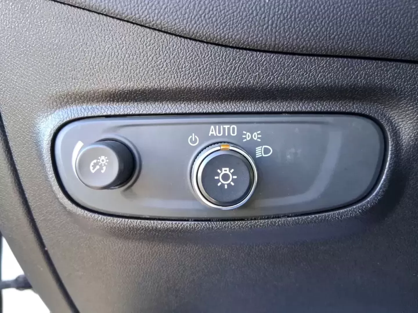 2018 Chevrolet Equinox LS (3GNAXHEV0JS) with an 1.5L I-4 gasoline direct injection engine, 6A transmission, located at 1951 S Dayton Lakeview Rd., New Carlisle, OH, 45344, (937) 908-9800, 39.890999, -84.050255 - Picture your next Ohio weekend: groceries and sports gear loaded up, the kids comfortable in back, and you're cruising from New Carlisle to Dayton or Springfield with a small SUV that's easy to park, confident on I70, and efficient enough for daily commuting. This 2018 Chevrolet Equinox LS is built - Photo#17
