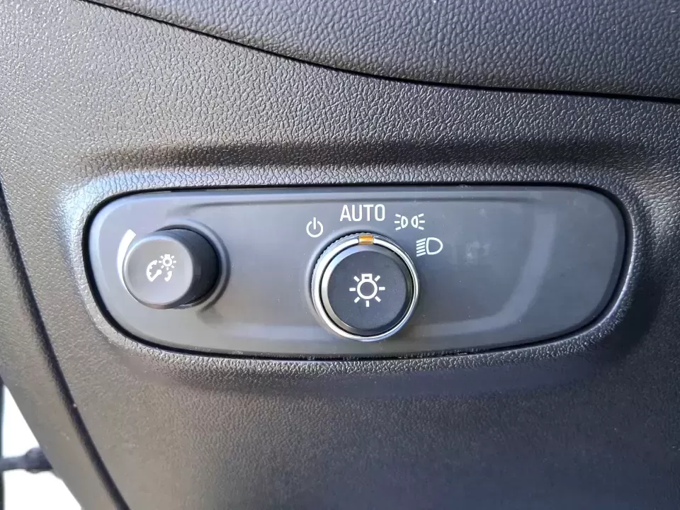 2018 Chevrolet Equinox LS (3GNAXHEV0JS) with an 1.5L I-4 gasoline direct injection engine, 6A transmission, located at 1951 S Dayton Lakeview Rd., New Carlisle, OH, 45344, (937) 908-9800, 39.890999, -84.050255 - Picture your next Ohio weekend: groceries and sports gear loaded up, the kids comfortable in back, and you're cruising from New Carlisle to Dayton or Springfield with a small SUV that's easy to park, confident on I70, and efficient enough for daily commuting. This 2018 Chevrolet Equinox LS is built - Photo#17