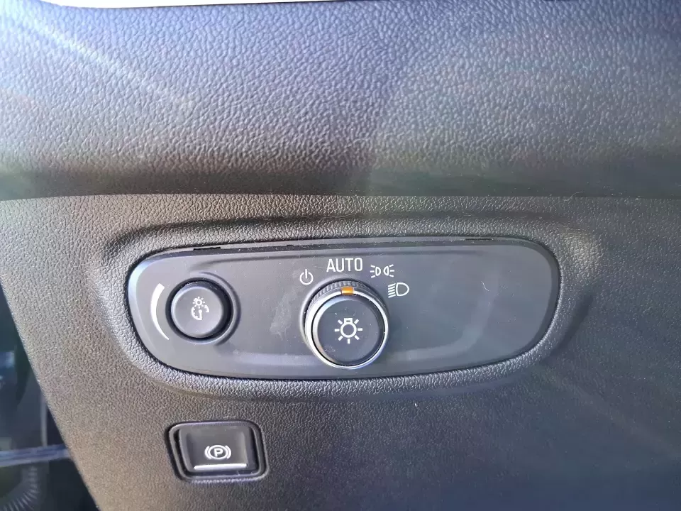 2018 GMC Terrain SLE (3GKALMEV3JL) with an 1.4L L4 DOHC 16V TURBO engine, 6A transmission, located at 1230 East Main St, Xenia, OH, 45385, (937) 908-9800, 39.688026, -83.910172 - Need a smart, comfortable SUV for the daily commute from Xenia to Beavercreek or Dayton, school drop-offs near Shawnee Park, and weekend runs out toward Caesar Creek State Park? This 2018 GMC Terrain SLE is built for real life-easy to park, roomy enough for five, and efficient for everyday driving-w - Photo#17