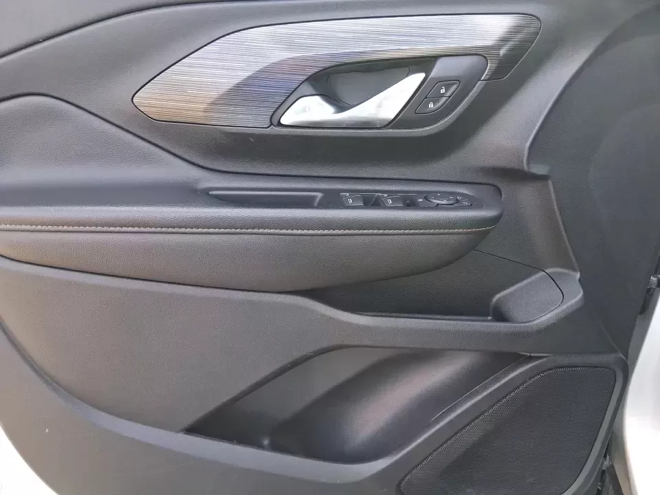 2019 GMC Terrain SLT (3GKALVEV0KL) with an 1.4L L4 DOHC 16V TURBO engine, 6A transmission, located at 1230 East Main St, Xenia, OH, 45385, (937) 908-9800, 39.688026, -83.910172 - Picture your next week: smooth morning commutes down US-35, a quick run to The Greene for errands, then a Saturday escape to John Bryan State Park with the family and gear in tow. This 2019 GMC Terrain SLT is built for that real-life rhythm-comfortable, confident in changing Ohio weather, and sized - Photo#18