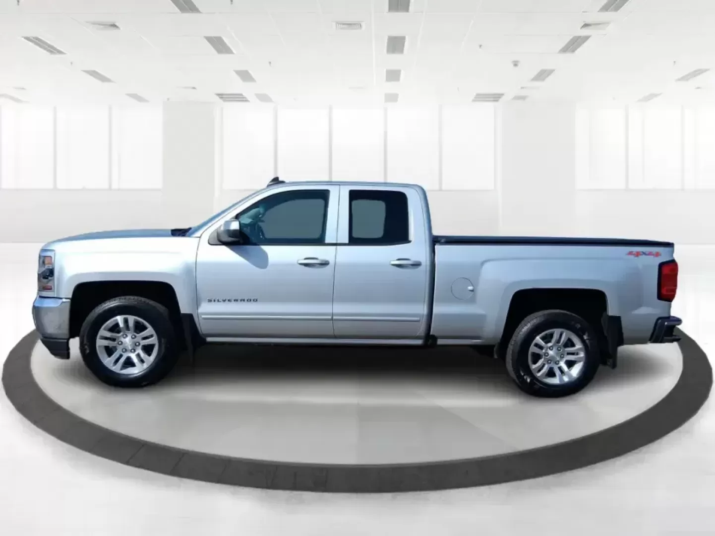 2016 Chevrolet Silverado 1500 1LT (1GCVKREC0GZ) with an EcoTec3 4.3L V-6 gasoline direct injection engine, 6A transmission, located at 4508 South Dixie Dr, Moraine, OH, 45439, (937) 908-9800, 39.689976, -84.218452 - Need a truck that can handle weekday work runs, weekend projects, and Ohio weather without flinching? This 2016 Chevrolet Silverado 1500 1LT Double Cab in Silver Ice Metallic is built for real life in Moraine-whether you're hauling supplies for a home upgrade, towing for a camping trip, or simply wa - Photo#5