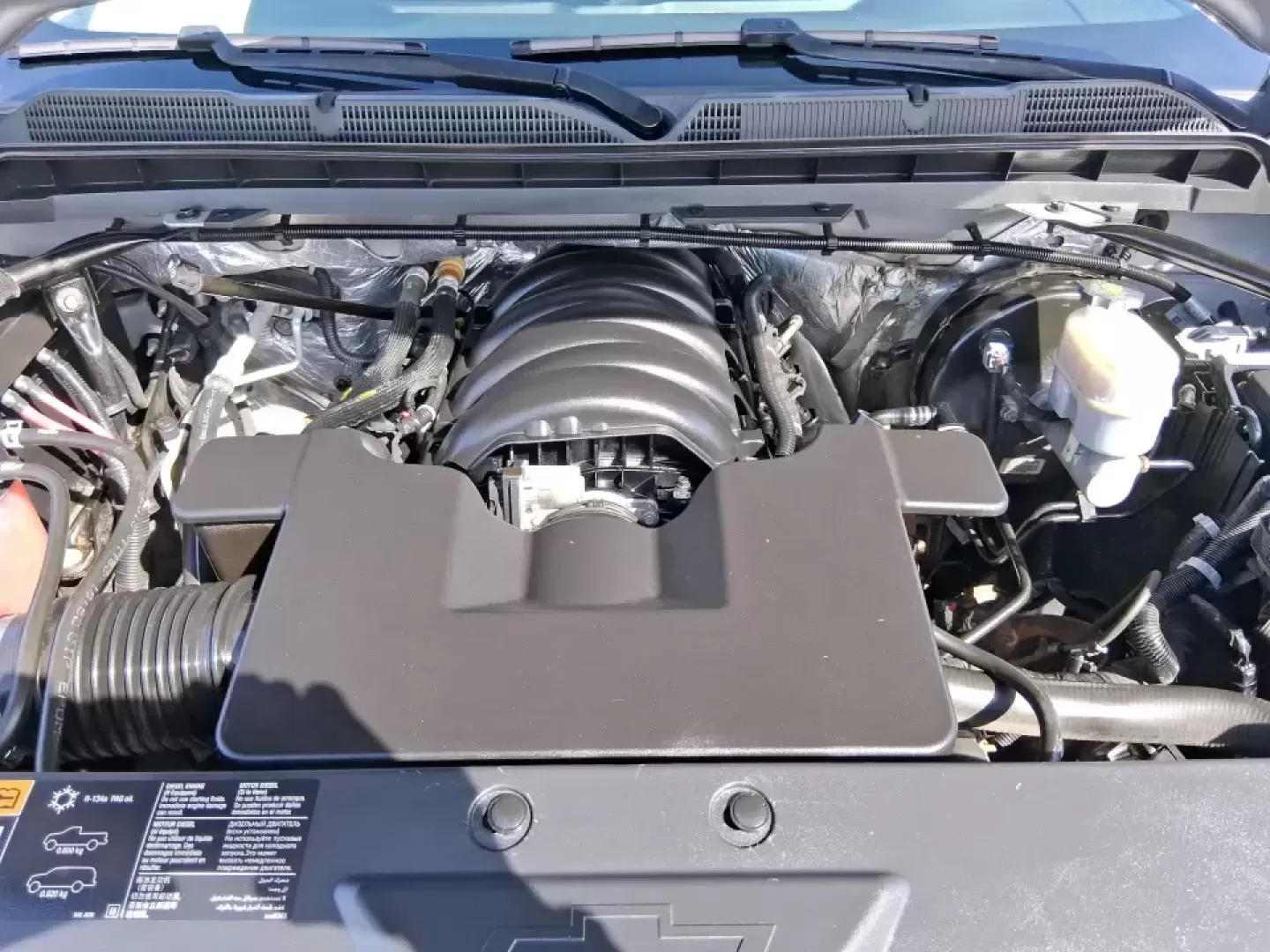 2016 Chevrolet Silverado 1500 1LT (1GCVKREC0GZ) with an EcoTec3 4.3L V-6 gasoline direct injection engine, 6A transmission, located at 4508 South Dixie Dr, Moraine, OH, 45439, (937) 908-9800, 39.689976, -84.218452 - Need a truck that can handle weekday work runs, weekend projects, and Ohio weather without flinching? This 2016 Chevrolet Silverado 1500 1LT Double Cab in Silver Ice Metallic is built for real life in Moraine-whether you're hauling supplies for a home upgrade, towing for a camping trip, or simply wa - Photo#11