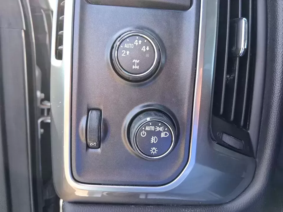 2016 Chevrolet Silverado 1500 1LT (1GCVKREC0GZ) with an EcoTec3 4.3L V-6 gasoline direct injection engine, 6A transmission, located at 4508 South Dixie Dr, Moraine, OH, 45439, (937) 908-9800, 39.689976, -84.218452 - Need a truck that can handle weekday work runs, weekend projects, and Ohio weather without flinching? This 2016 Chevrolet Silverado 1500 1LT Double Cab in Silver Ice Metallic is built for real life in Moraine-whether you're hauling supplies for a home upgrade, towing for a camping trip, or simply wa - Photo#16