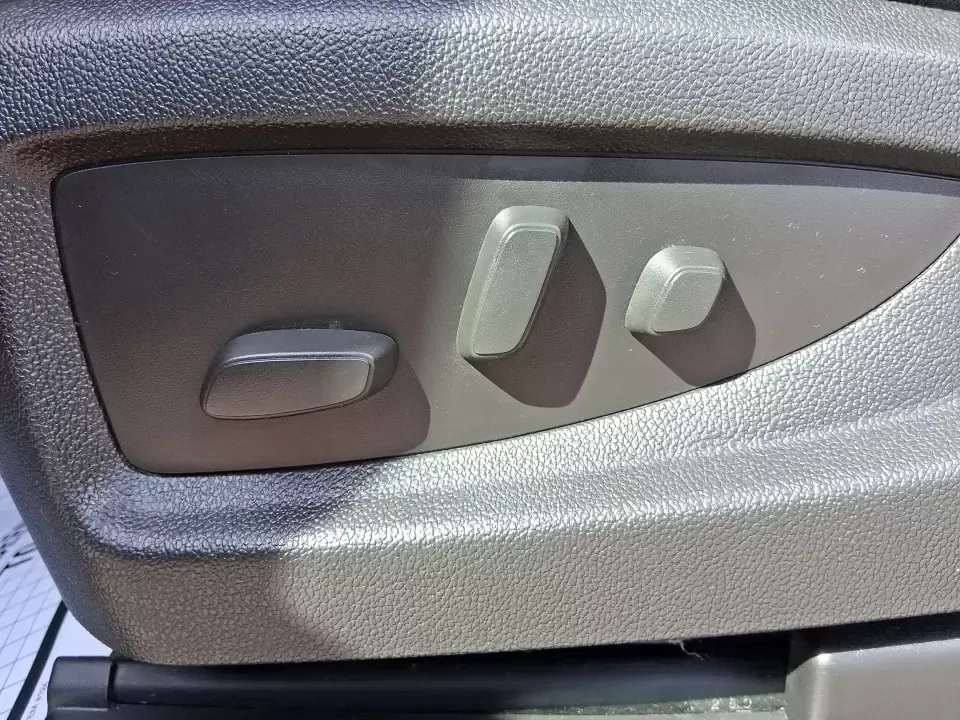 2016 Chevrolet Silverado 1500 1LT (1GCVKREC0GZ) with an EcoTec3 4.3L V-6 gasoline direct injection engine, 6A transmission, located at 4508 South Dixie Dr, Moraine, OH, 45439, (937) 908-9800, 39.689976, -84.218452 - Need a truck that can handle weekday work runs, weekend projects, and Ohio weather without flinching? This 2016 Chevrolet Silverado 1500 1LT Double Cab in Silver Ice Metallic is built for real life in Moraine-whether you're hauling supplies for a home upgrade, towing for a camping trip, or simply wa - Photo#17