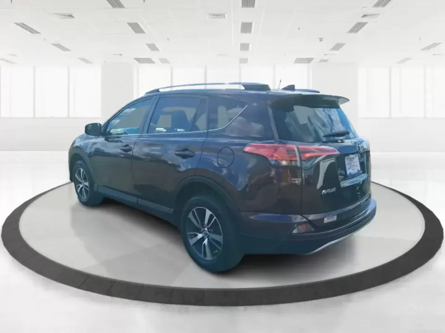 2016 Toyota RAV4 XLE (2T3RFREV9GW) with an 2.5L I-4 DOHC engine, 6A transmission, located at 401 Woodman Dr, Riverside, OH, 45431, (937) 908-9800, 39.760899, -84.123421 - Weekend road trips to Eastwood MetroPark, snowy commutes up I675, and everyday school-and-grocery runs around Riverside all get easier when you're driving an SUV that's ready for real life. This 2016 Toyota RAV4 XLE in eye-catching Barcelona Red Metallic blends Toyota reliability with the versatilit - Photo#4