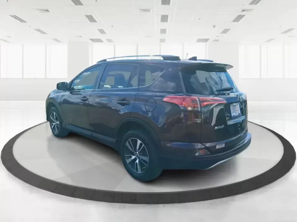 2016 Toyota RAV4 XLE (2T3RFREV9GW) with an 2.5L I-4 DOHC engine, 6A transmission, located at 401 Woodman Dr, Riverside, OH, 45431, (937) 908-9800, 39.760899, -84.123421 - Weekend road trips to Eastwood MetroPark, snowy commutes up I675, and everyday school-and-grocery runs around Riverside all get easier when you're driving an SUV that's ready for real life. This 2016 Toyota RAV4 XLE in eye-catching Barcelona Red Metallic blends Toyota reliability with the versatilit - Photo#4