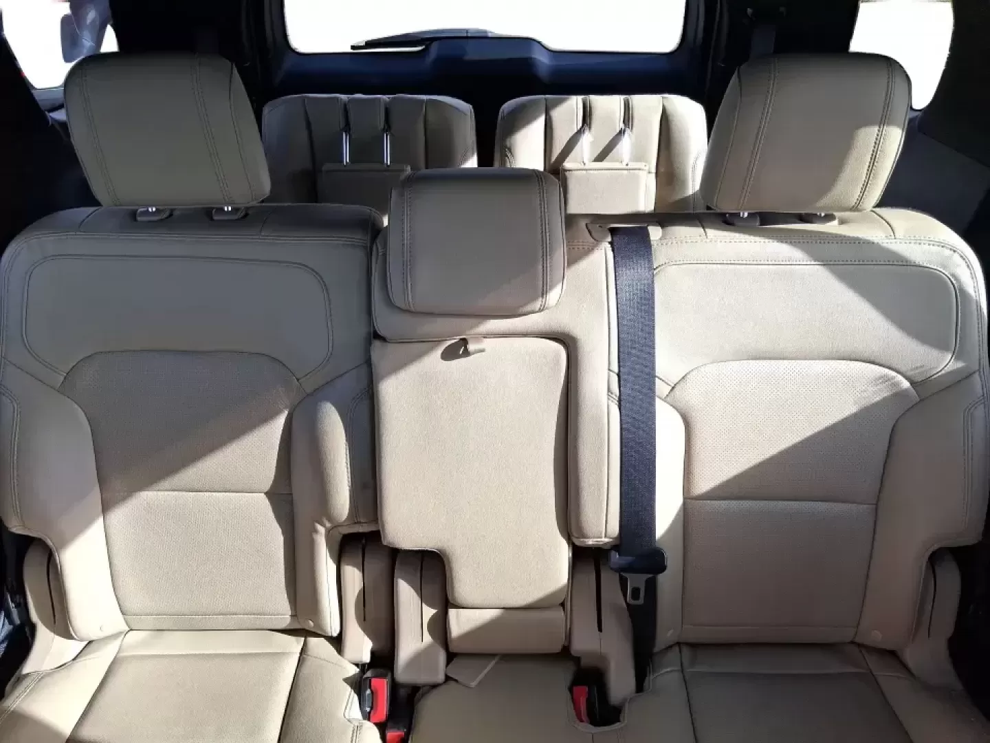 2017 Ford Explorer Limited (1FM5K8F88HG) with an EcoBoost 2.3L I-4 gasoline direct injection engine, 6A transmission, located at 1951 S Dayton Lakeview Rd., New Carlisle, OH, 45344, (937) 908-9800, 39.890999, -84.050255 - Pack up the crew, point the hood toward the next weekend getaway, and let one SUV handle the school run, the grocery haul, and the road trip to Hocking Hills without breaking a sweat. This 2017 Ford Explorer Limited 4WD in White Platinum Metallic Tri-Coat is built for real life in Ohio-comfortable f - Photo#14