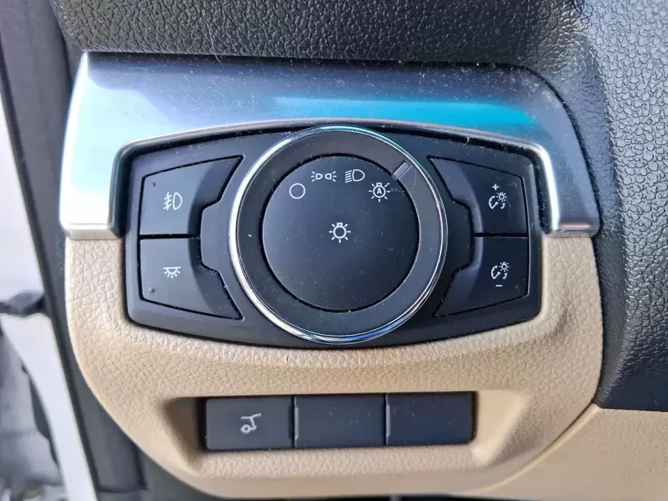 2017 Ford Explorer Limited (1FM5K8F88HG) with an EcoBoost 2.3L I-4 gasoline direct injection engine, 6A transmission, located at 1951 S Dayton Lakeview Rd., New Carlisle, OH, 45344, (937) 908-9800, 39.890999, -84.050255 - Pack up the crew, point the hood toward the next weekend getaway, and let one SUV handle the school run, the grocery haul, and the road trip to Hocking Hills without breaking a sweat. This 2017 Ford Explorer Limited 4WD in White Platinum Metallic Tri-Coat is built for real life in Ohio-comfortable f - Photo#17