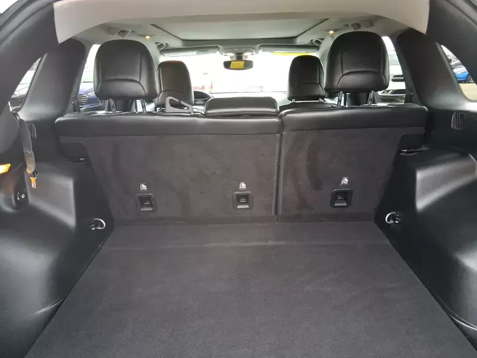 2019 Jeep Cherokee Limited 4x4 (1C4PJMDX5KD) with an 3.2L V6 DOHC 24V engine, 9A transmission, located at 8750 N County Rd 25A, Piqua, OH, 45356, (937) 908-9800, 40.164391, -84.232513 - Load up the family, point the hood toward the next weekend getaway, and let the road decide the plan-this 2019 Jeep Cherokee Limited 4x4 is built for real-life Ohio driving, from rainy school runs to spontaneous trips up I75. With confident 4x4 capability, a smooth 9-speed automatic, and a strong 3. - Photo#12