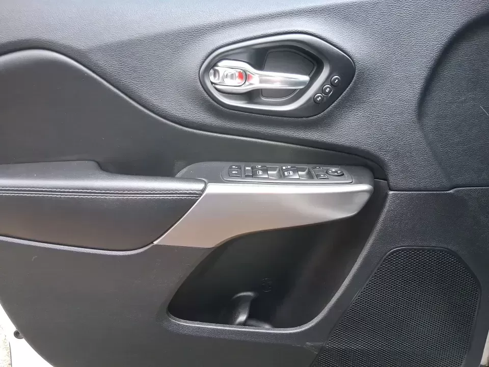 2019 Jeep Cherokee Limited 4x4 (1C4PJMDX5KD) with an 3.2L V6 DOHC 24V engine, 9A transmission, located at 8750 N County Rd 25A, Piqua, OH, 45356, (937) 908-9800, 40.164391, -84.232513 - Load up the family, point the hood toward the next weekend getaway, and let the road decide the plan-this 2019 Jeep Cherokee Limited 4x4 is built for real-life Ohio driving, from rainy school runs to spontaneous trips up I75. With confident 4x4 capability, a smooth 9-speed automatic, and a strong 3. - Photo#19