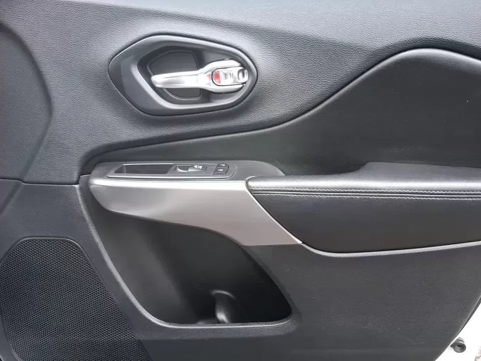 2019 Jeep Cherokee Limited 4x4 (1C4PJMDX5KD) with an 3.2L V6 DOHC 24V engine, 9A transmission, located at 8750 N County Rd 25A, Piqua, OH, 45356, (937) 908-9800, 40.164391, -84.232513 - Load up the family, point the hood toward the next weekend getaway, and let the road decide the plan-this 2019 Jeep Cherokee Limited 4x4 is built for real-life Ohio driving, from rainy school runs to spontaneous trips up I75. With confident 4x4 capability, a smooth 9-speed automatic, and a strong 3. - Photo#20