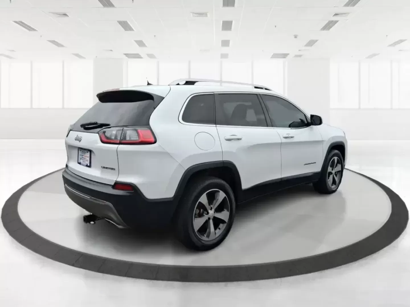 2019 Jeep Cherokee Limited 4x4 (1C4PJMDX5KD) with an 3.2L V6 DOHC 24V engine, 9A transmission, located at 1184 Kauffman Ave, Fairborn, OH, 45324, (937) 908-9800, 39.807072, -84.030914 - Load up the family, point the hood toward the next weekend getaway, and let the road decide the plan-this 2019 Jeep Cherokee Limited 4x4 is built for real-life Ohio driving, from rainy school runs to spontaneous trips up I75. With confident 4x4 capability, a smooth 9-speed automatic, and a strong 3. - Photo#2