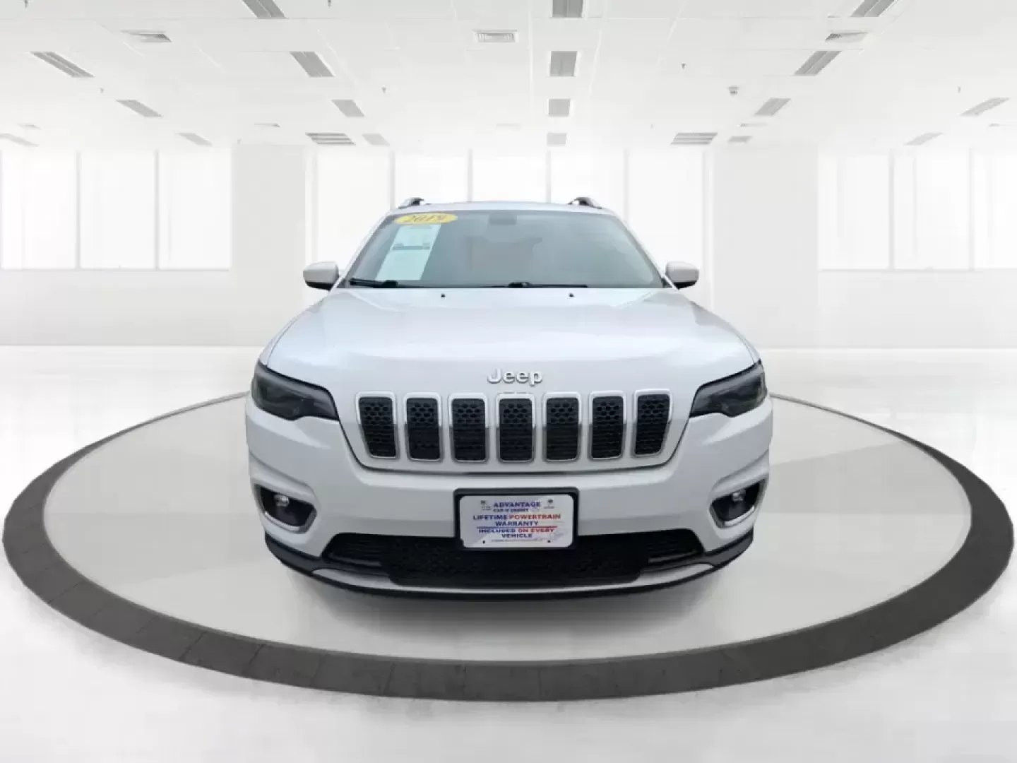 2019 Jeep Cherokee Limited 4x4 (1C4PJMDX5KD) with an 3.2L V6 DOHC 24V engine, 9A transmission, located at 1184 Kauffman Ave, Fairborn, OH, 45324, (937) 908-9800, 39.807072, -84.030914 - Load up the family, point the hood toward the next weekend getaway, and let the road decide the plan-this 2019 Jeep Cherokee Limited 4x4 is built for real-life Ohio driving, from rainy school runs to spontaneous trips up I75. With confident 4x4 capability, a smooth 9-speed automatic, and a strong 3. - Photo#7