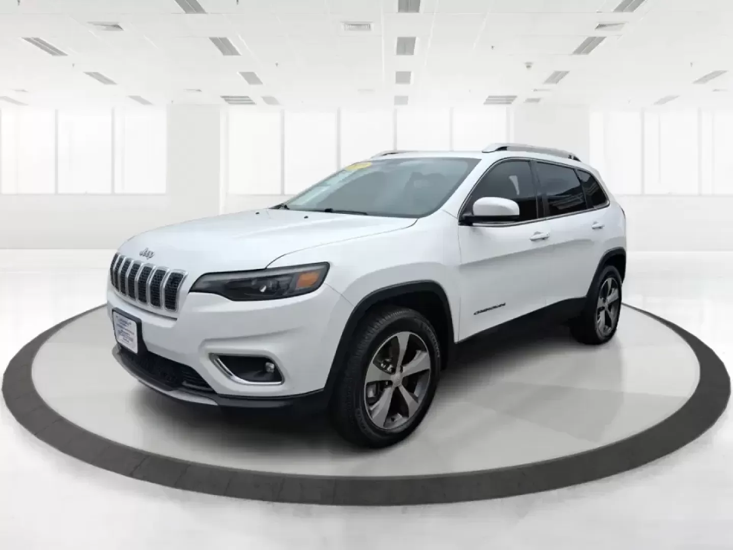 2019 Jeep Cherokee Limited 4x4 (1C4PJMDX5KD) with an 3.2L V6 DOHC 24V engine, 9A transmission, located at 1184 Kauffman Ave, Fairborn, OH, 45324, (937) 908-9800, 39.807072, -84.030914 - Load up the family, point the hood toward the next weekend getaway, and let the road decide the plan-this 2019 Jeep Cherokee Limited 4x4 is built for real-life Ohio driving, from rainy school runs to spontaneous trips up I75. With confident 4x4 capability, a smooth 9-speed automatic, and a strong 3. - Photo#8