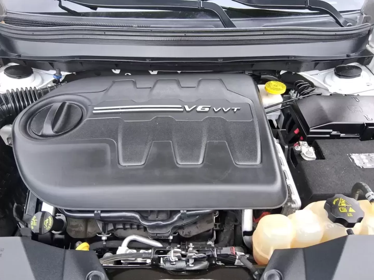 2019 Jeep Cherokee Limited 4x4 (1C4PJMDX5KD) with an 3.2L V6 DOHC 24V engine, 9A transmission, located at 1184 Kauffman Ave, Fairborn, OH, 45324, (937) 908-9800, 39.807072, -84.030914 - Load up the family, point the hood toward the next weekend getaway, and let the road decide the plan-this 2019 Jeep Cherokee Limited 4x4 is built for real-life Ohio driving, from rainy school runs to spontaneous trips up I75. With confident 4x4 capability, a smooth 9-speed automatic, and a strong 3. - Photo#11