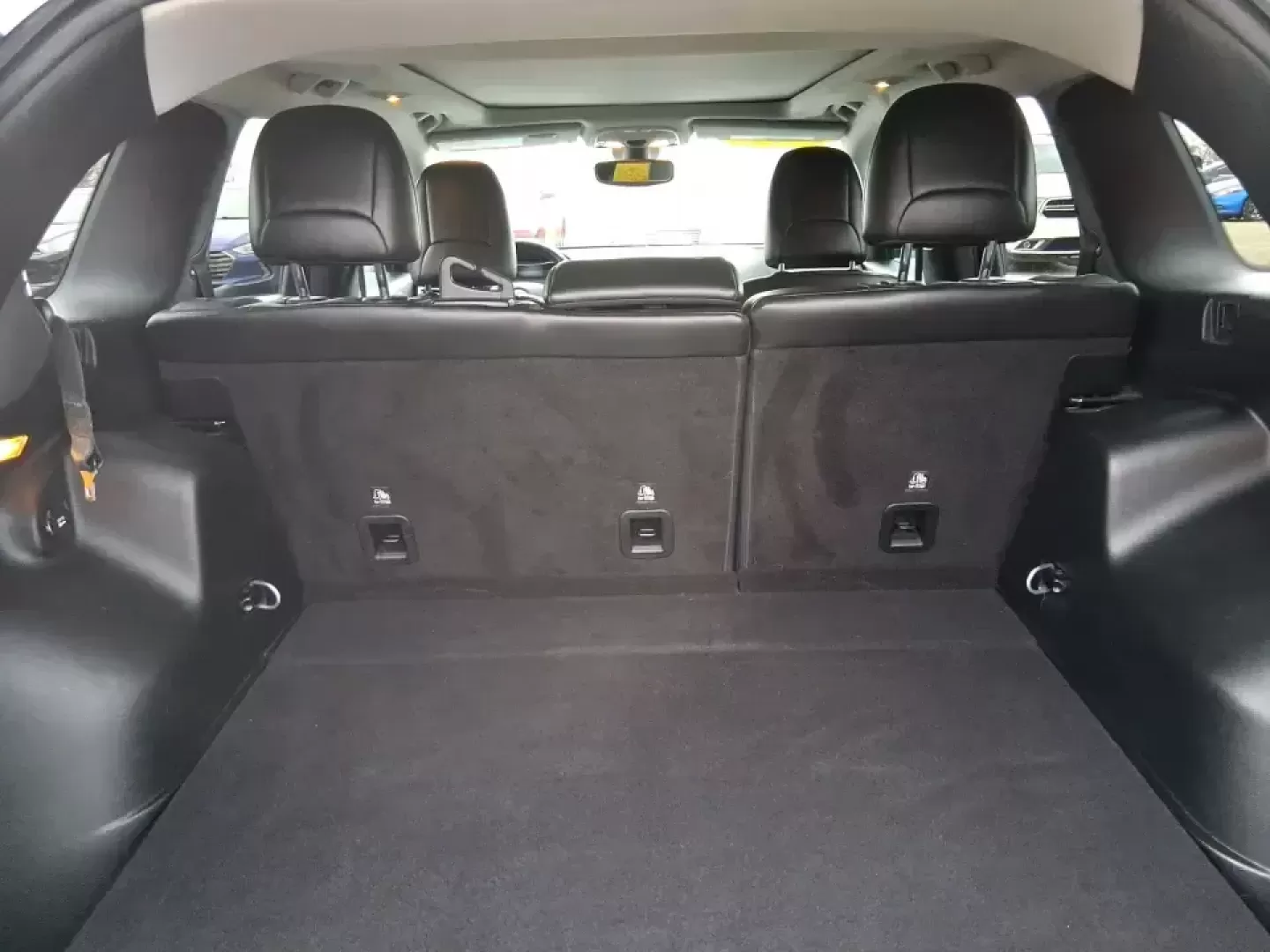 2019 Jeep Cherokee Limited 4x4 (1C4PJMDX5KD) with an 3.2L V6 DOHC 24V engine, 9A transmission, located at 1184 Kauffman Ave, Fairborn, OH, 45324, (937) 908-9800, 39.807072, -84.030914 - Load up the family, point the hood toward the next weekend getaway, and let the road decide the plan-this 2019 Jeep Cherokee Limited 4x4 is built for real-life Ohio driving, from rainy school runs to spontaneous trips up I75. With confident 4x4 capability, a smooth 9-speed automatic, and a strong 3. - Photo#12