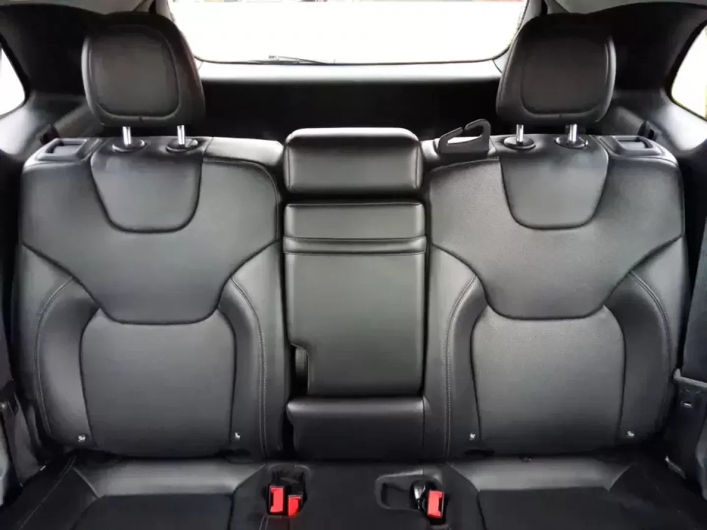 2019 Jeep Cherokee Limited 4x4 (1C4PJMDX5KD) with an 3.2L V6 DOHC 24V engine, 9A transmission, located at 1184 Kauffman Ave, Fairborn, OH, 45324, (937) 908-9800, 39.807072, -84.030914 - Load up the family, point the hood toward the next weekend getaway, and let the road decide the plan-this 2019 Jeep Cherokee Limited 4x4 is built for real-life Ohio driving, from rainy school runs to spontaneous trips up I75. With confident 4x4 capability, a smooth 9-speed automatic, and a strong 3. - Photo#14