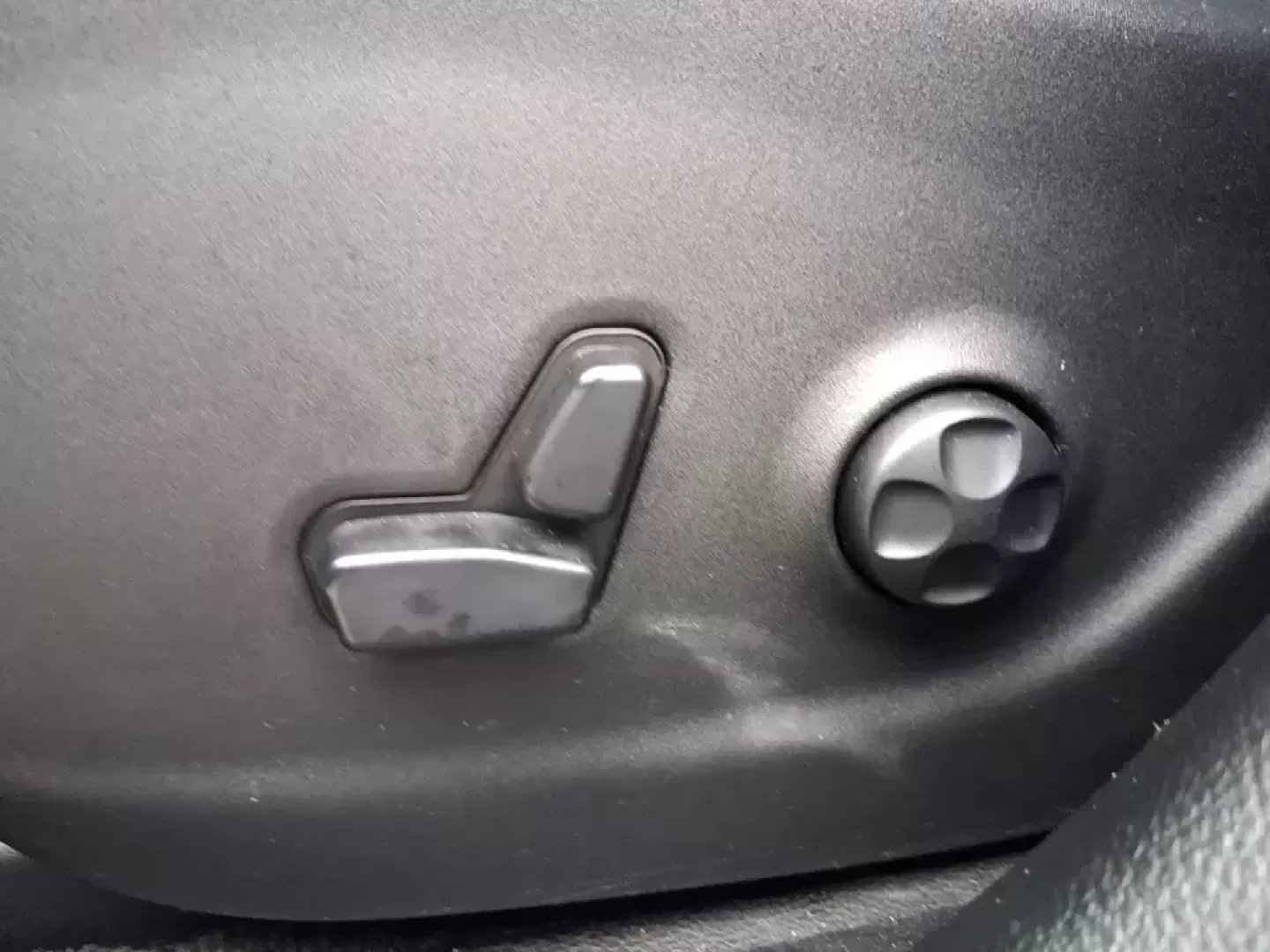 2019 Jeep Cherokee Limited 4x4 (1C4PJMDX5KD) with an 3.2L V6 DOHC 24V engine, 9A transmission, located at 1184 Kauffman Ave, Fairborn, OH, 45324, (937) 908-9800, 39.807072, -84.030914 - Load up the family, point the hood toward the next weekend getaway, and let the road decide the plan-this 2019 Jeep Cherokee Limited 4x4 is built for real-life Ohio driving, from rainy school runs to spontaneous trips up I75. With confident 4x4 capability, a smooth 9-speed automatic, and a strong 3. - Photo#18