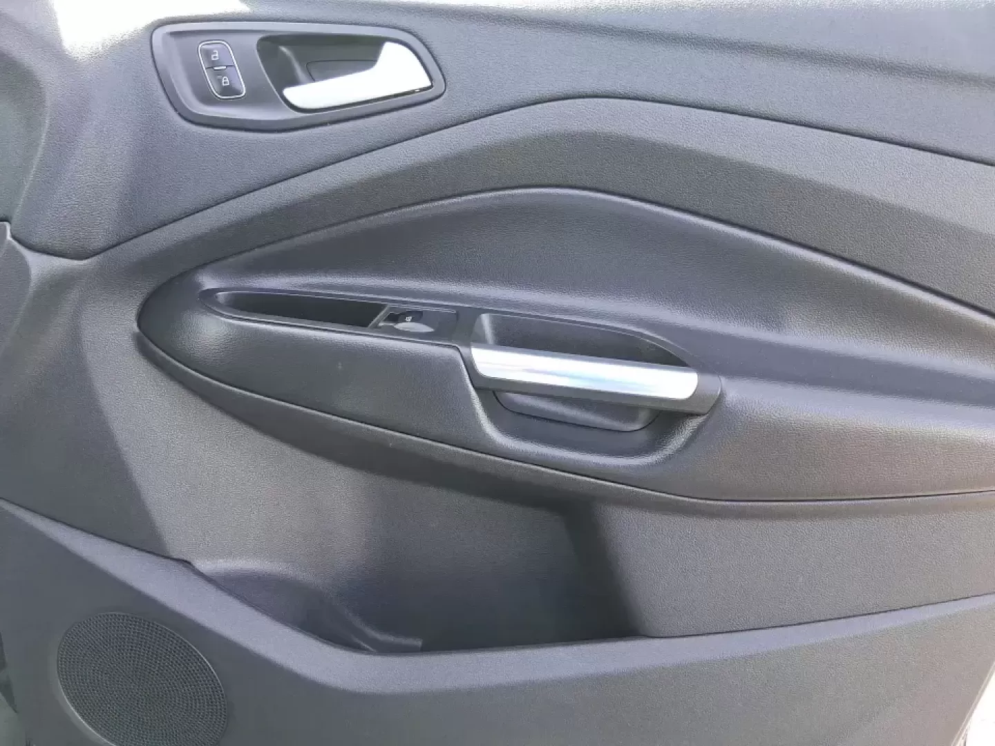 2017 Ford Escape SE (1FMCU9GD2HU) with an 1.5L L4 DOHC 16V engine, 6A transmission, located at 880 E. National Road, Vandalia, OH, 45377, (937) 908-9800, 39.891918, -84.183594 - Make every day easier-whether you're tackling a long commute up I-75, shuttling kids between school and practice, or packing up for a weekend escape to the Dayton area parks. This 2017 Ford Escape SE in Magnetic Metallic is the kind of compact SUV that fits real life in Vandalia, OH: easy to park, c - Photo#19