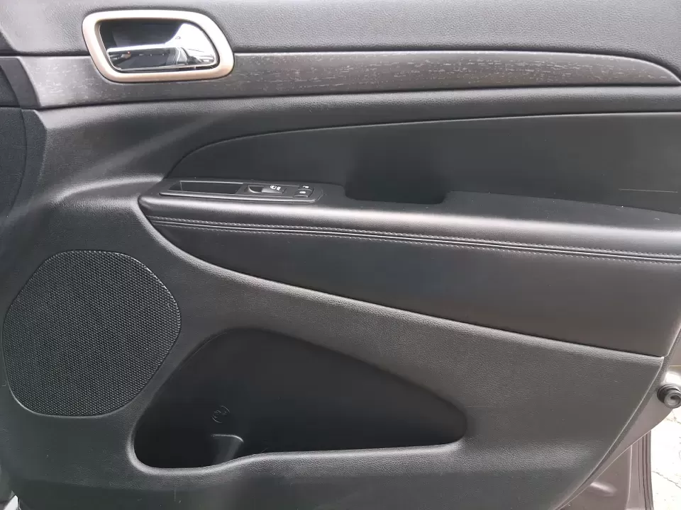 2015 Jeep Grand Cherokee Laredo (1C4RJFAG5FC) with an 3.6L V-6 DOHC engine, 8-Speed Automatic transmission, located at 1099 N County Rd 25A , Troy, OH, 45373, (937) 908-9800, 40.057079, -84.212883 - Need one SUV that can handle school drop-offs in the morning, a smooth I75 commute at lunchtime, and a last-minute weekend escape to the Miami Valley trails? This 2015 Jeep Grand Cherokee Laredo 4WD is built for real life in Troy, Ohio-comfortable enough for daily driving, confident enough for unpre - Photo#20