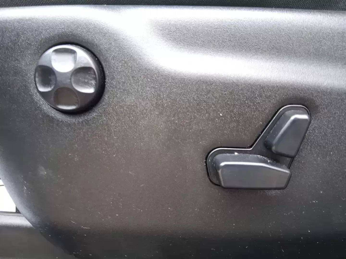 2015 Jeep Grand Cherokee Laredo (1C4RJFAG5FC) with an 3.6L V-6 DOHC engine, 8-Speed Automatic transmission, located at 1951 S Dayton Lakeview Rd., New Carlisle, OH, 45344, (937) 908-9800, 39.890999, -84.050255 - Need one SUV that can handle school drop-offs in the morning, a smooth I75 commute at lunchtime, and a last-minute weekend escape to the Miami Valley trails? This 2015 Jeep Grand Cherokee Laredo 4WD is built for real life in Troy, Ohio-comfortable enough for daily driving, confident enough for unpre - Photo#18