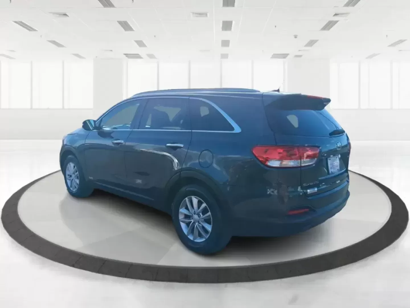 2017 Kia Sorento 2.4L LX (5XYPGDA36HG) with an 2.4L I-4 gasoline direct injection engine, 6A transmission, located at 880 E. National Road, Vandalia, OH, 45377, (937) 908-9800, 39.891918, -84.183594 - Picture your next weekend: groceries loaded, kids (or friends) comfortable in the back, and you're heading out of Troy for a quick getaway-maybe a stroll through downtown near the Miami River, a stop by Hobart Arena for an event, or an easy cruise up I75 toward Dayton. This 2017 Kia Sorento 2.4L LX - Photo#4