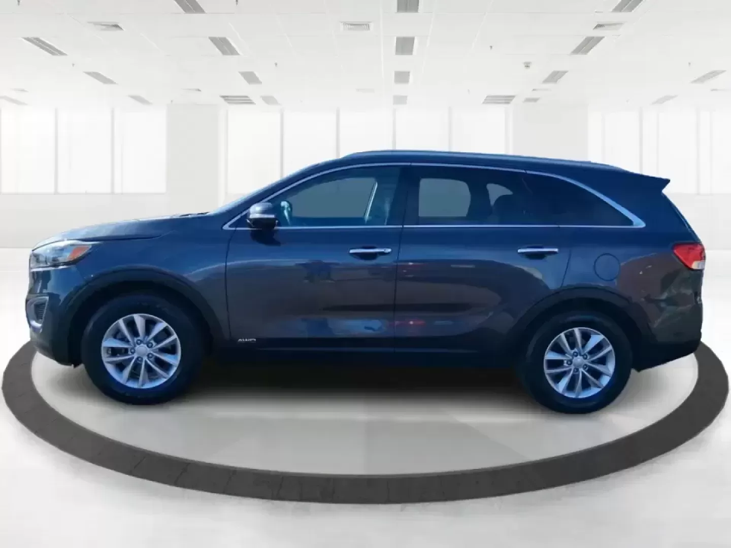 2017 Kia Sorento 2.4L LX (5XYPGDA36HG) with an 2.4L I-4 gasoline direct injection engine, 6A transmission, located at 880 E. National Road, Vandalia, OH, 45377, (937) 908-9800, 39.891918, -84.183594 - Picture your next weekend: groceries loaded, kids (or friends) comfortable in the back, and you're heading out of Troy for a quick getaway-maybe a stroll through downtown near the Miami River, a stop by Hobart Arena for an event, or an easy cruise up I75 toward Dayton. This 2017 Kia Sorento 2.4L LX - Photo#5
