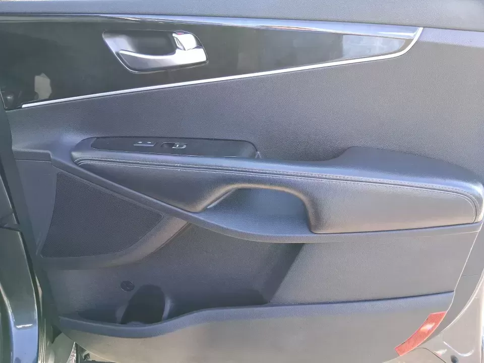 2017 Kia Sorento 2.4L LX (5XYPGDA36HG) with an 2.4L I-4 gasoline direct injection engine, 6A transmission, located at 880 E. National Road, Vandalia, OH, 45377, (937) 908-9800, 39.891918, -84.183594 - Picture your next weekend: groceries loaded, kids (or friends) comfortable in the back, and you're heading out of Troy for a quick getaway-maybe a stroll through downtown near the Miami River, a stop by Hobart Arena for an event, or an easy cruise up I75 toward Dayton. This 2017 Kia Sorento 2.4L LX - Photo#18