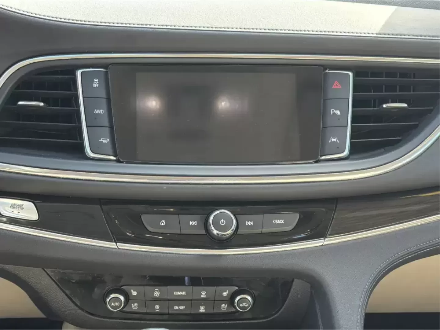 2018 Buick Enclave Premium (5GAEVBKW6JJ) with an 3.6L V-6 gasoline direct injection engine, 9A transmission, located at 1230 East Main St, Xenia, OH, 45385, (937) 908-9800, 39.688026, -83.910172 - Pack the kids, queue up a playlist, and point the nose toward your next weekend getaway-this 2018 Buick Enclave Premium is built for real life in Troy, Ohio, whether you're doing school drop-offs, a long commute down I-75, or a comfortable road trip to Dayton, Columbus, or the Miami Valley. With thr - Photo#13