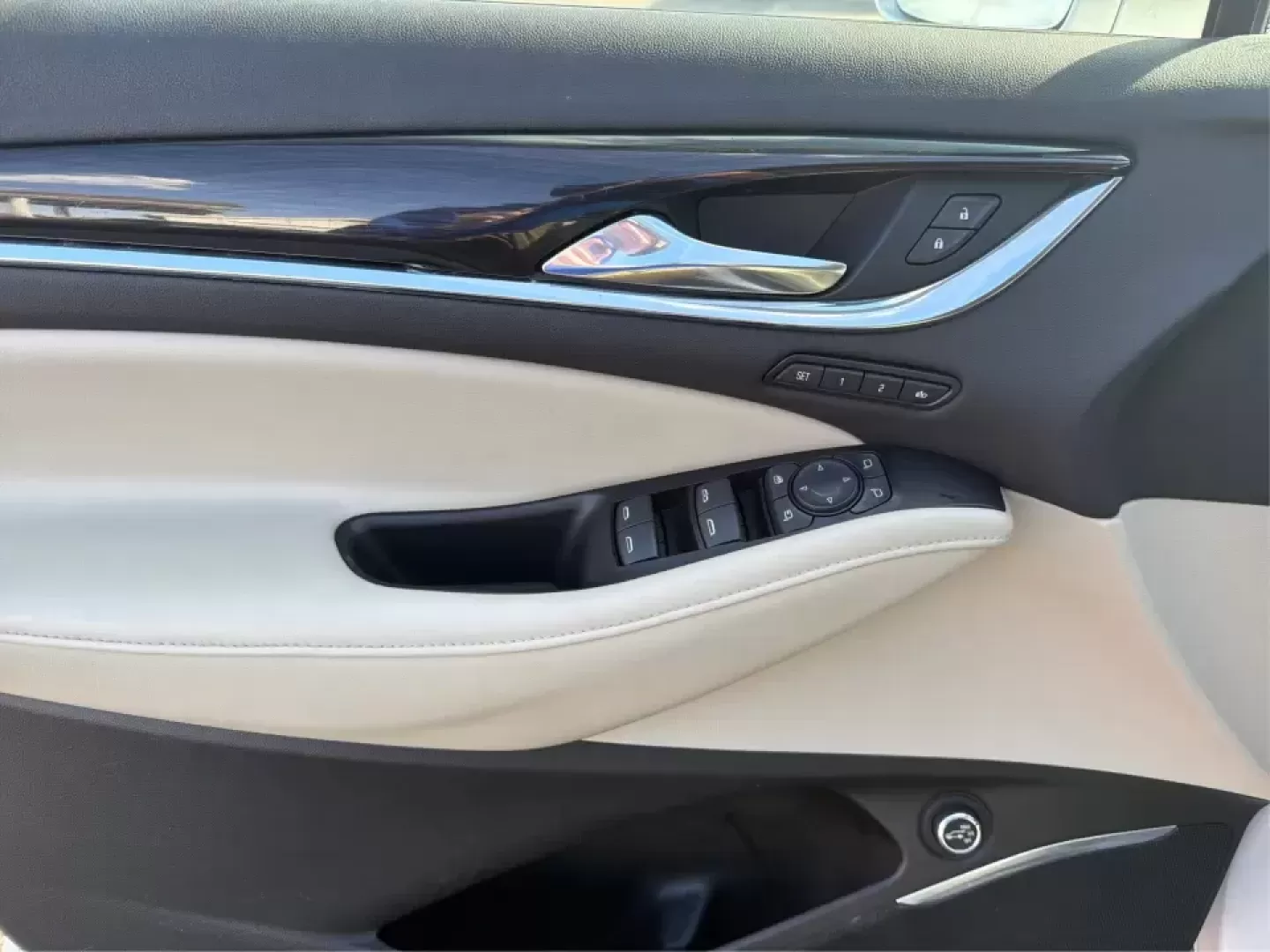 2018 Buick Enclave Premium (5GAEVBKW6JJ) with an 3.6L V-6 gasoline direct injection engine, 9A transmission, located at 1230 East Main St, Xenia, OH, 45385, (937) 908-9800, 39.688026, -83.910172 - Pack the kids, queue up a playlist, and point the nose toward your next weekend getaway-this 2018 Buick Enclave Premium is built for real life in Troy, Ohio, whether you're doing school drop-offs, a long commute down I-75, or a comfortable road trip to Dayton, Columbus, or the Miami Valley. With thr - Photo#19