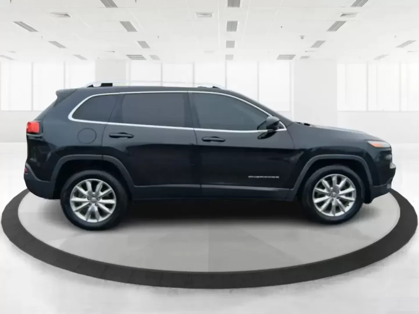 2015 Jeep Cherokee Limited (1C4PJMDBXFW) with an 2.4L L4 DOHC 16V engine, 9-Speed Automatic transmission, located at 401 Woodman Dr, Riverside, OH, 45431, (937) 908-9800, 39.760899, -84.123421 - Need one vehicle that can handle the weekday grind and still feel ready for a last-minute getaway? This 2015 Jeep Cherokee Limited 4WD in Brilliant Black Crystal Pearlcoat is built for Riverside life-comfortable for daily commutes, confident in Ohio weather, and versatile enough for road trips, socc - Photo#1