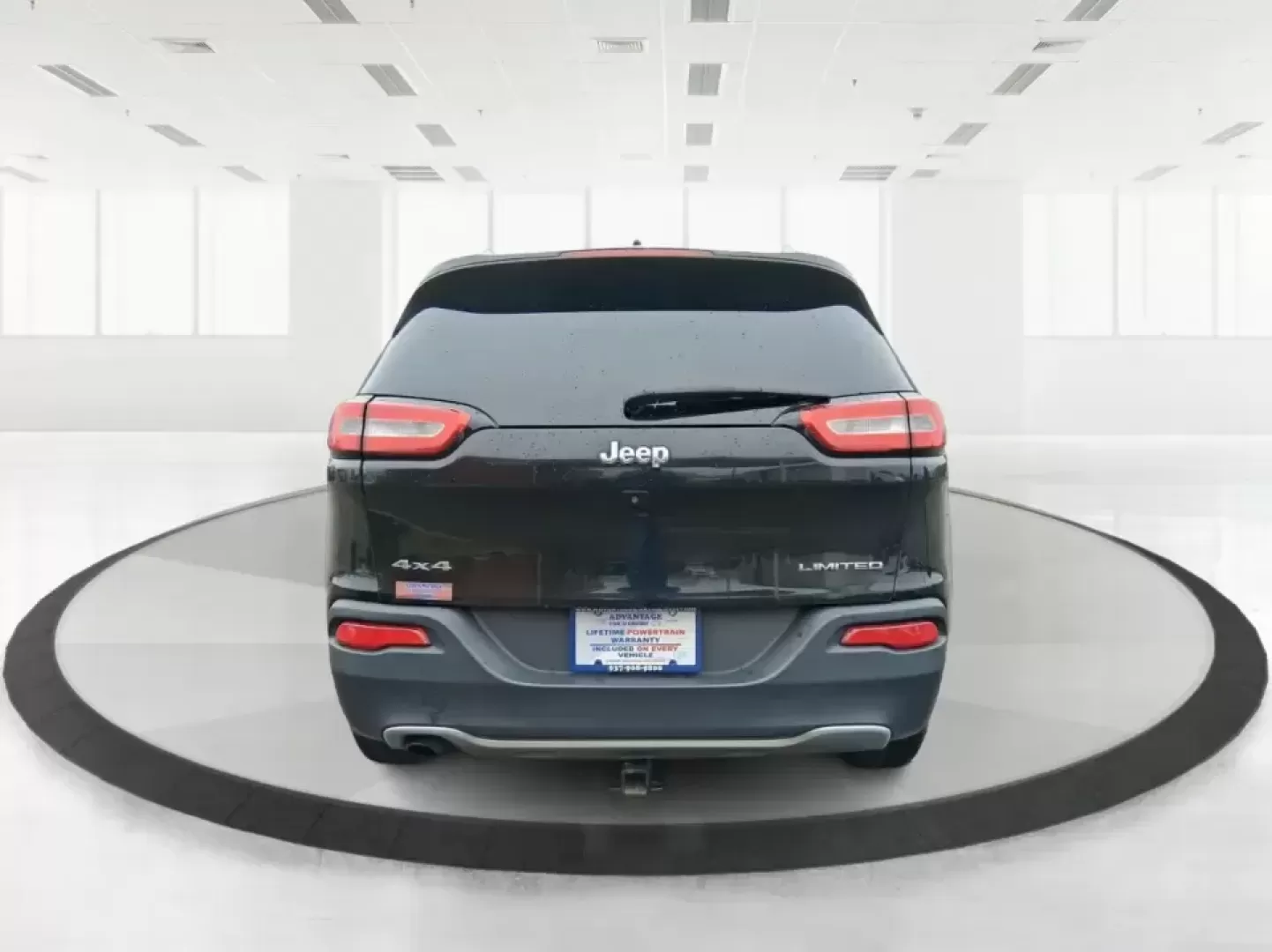 2015 Jeep Cherokee Limited (1C4PJMDBXFW) with an 2.4L L4 DOHC 16V engine, 9-Speed Automatic transmission, located at 401 Woodman Dr, Riverside, OH, 45431, (937) 908-9800, 39.760899, -84.123421 - Need one vehicle that can handle the weekday grind and still feel ready for a last-minute getaway? This 2015 Jeep Cherokee Limited 4WD in Brilliant Black Crystal Pearlcoat is built for Riverside life-comfortable for daily commutes, confident in Ohio weather, and versatile enough for road trips, socc - Photo#3