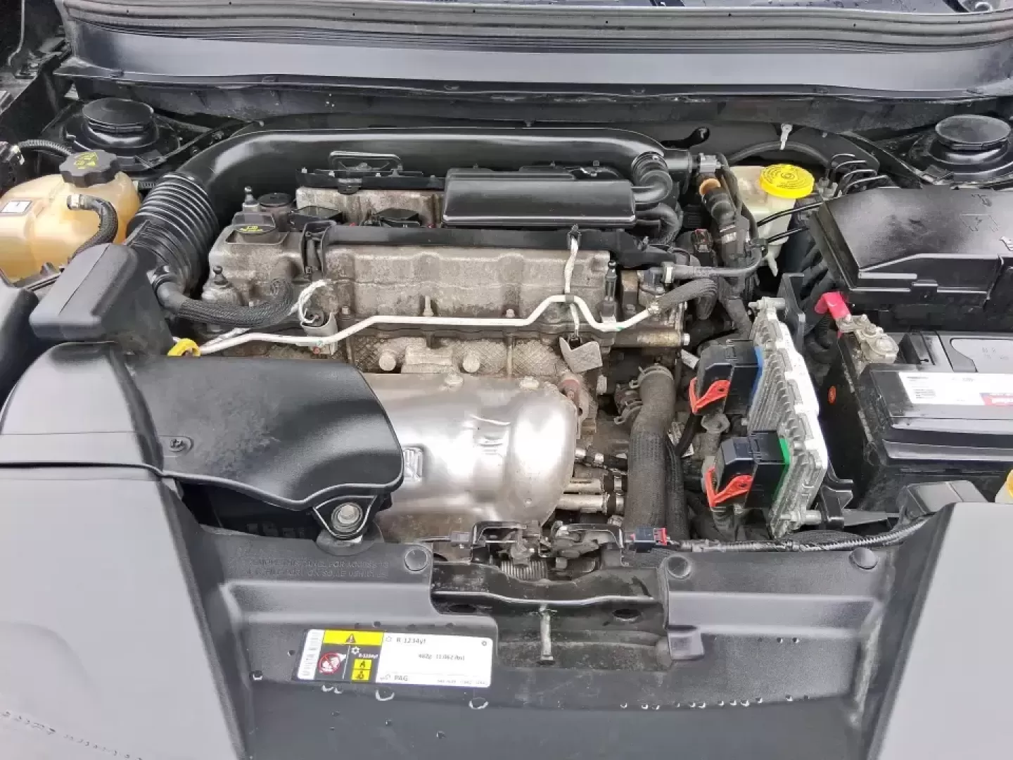 2015 Jeep Cherokee Limited (1C4PJMDBXFW) with an 2.4L L4 DOHC 16V engine, 9-Speed Automatic transmission, located at 401 Woodman Dr, Riverside, OH, 45431, (937) 908-9800, 39.760899, -84.123421 - Need one vehicle that can handle the weekday grind and still feel ready for a last-minute getaway? This 2015 Jeep Cherokee Limited 4WD in Brilliant Black Crystal Pearlcoat is built for Riverside life-comfortable for daily commutes, confident in Ohio weather, and versatile enough for road trips, socc - Photo#11