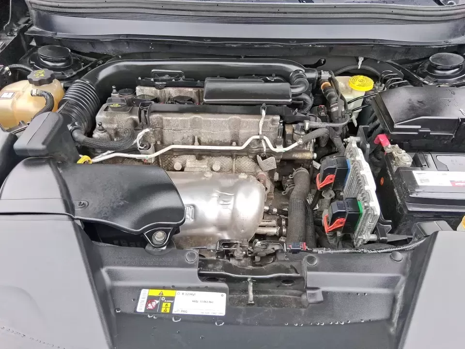 2015 Jeep Cherokee Limited (1C4PJMDBXFW) with an 2.4L L4 DOHC 16V engine, 9-Speed Automatic transmission, located at 8750 N County Rd 25A, Piqua, OH, 45356, (937) 908-9800, 40.164391, -84.232513 - Need one vehicle that can handle the weekday grind and still feel ready for a last-minute getaway? This 2015 Jeep Cherokee Limited 4WD in Brilliant Black Crystal Pearlcoat is built for Riverside life-comfortable for daily commutes, confident in Ohio weather, and versatile enough for road trips, socc - Photo#11