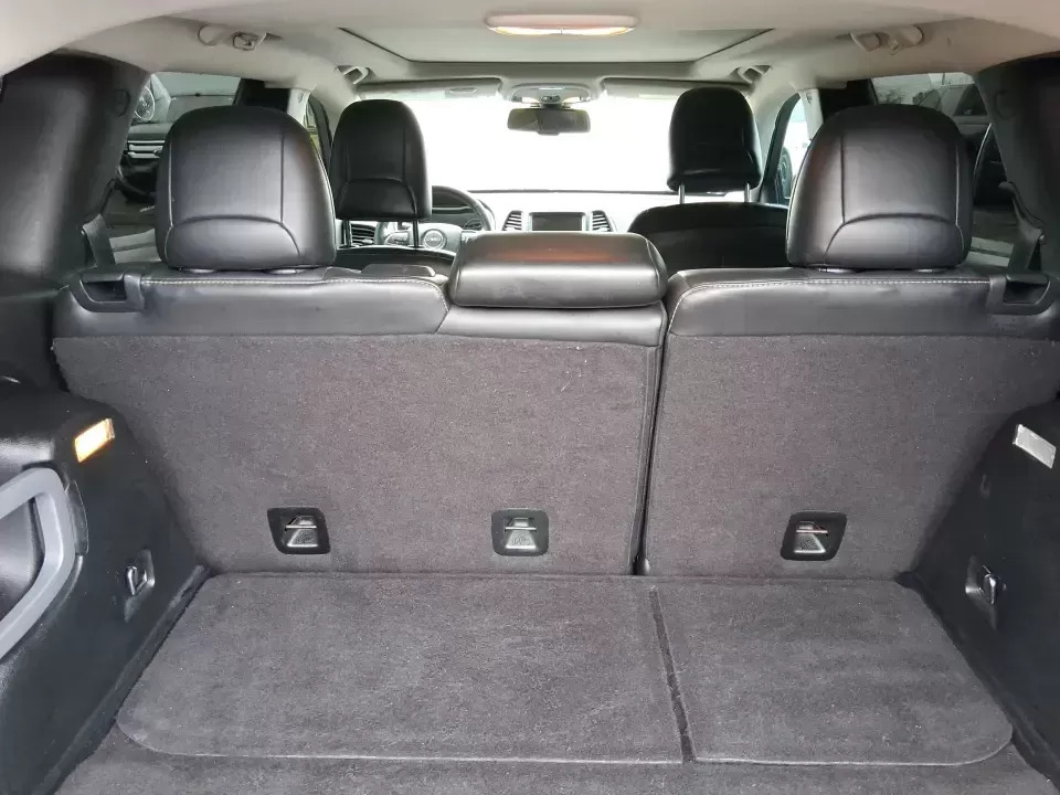 2015 Jeep Cherokee Limited (1C4PJMDBXFW) with an 2.4L L4 DOHC 16V engine, 9-Speed Automatic transmission, located at 8750 N County Rd 25A, Piqua, OH, 45356, (937) 908-9800, 40.164391, -84.232513 - Need one vehicle that can handle the weekday grind and still feel ready for a last-minute getaway? This 2015 Jeep Cherokee Limited 4WD in Brilliant Black Crystal Pearlcoat is built for Riverside life-comfortable for daily commutes, confident in Ohio weather, and versatile enough for road trips, socc - Photo#12