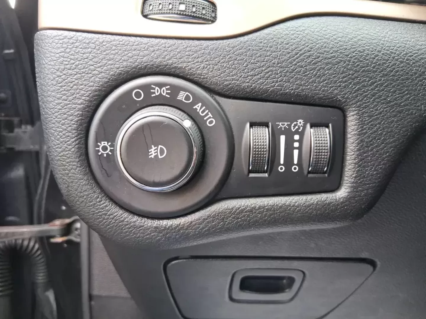 2015 Jeep Cherokee Limited (1C4PJMDBXFW) with an 2.4L L4 DOHC 16V engine, 9-Speed Automatic transmission, located at 401 Woodman Dr, Riverside, OH, 45431, (937) 908-9800, 39.760899, -84.123421 - Need one vehicle that can handle the weekday grind and still feel ready for a last-minute getaway? This 2015 Jeep Cherokee Limited 4WD in Brilliant Black Crystal Pearlcoat is built for Riverside life-comfortable for daily commutes, confident in Ohio weather, and versatile enough for road trips, socc - Photo#17