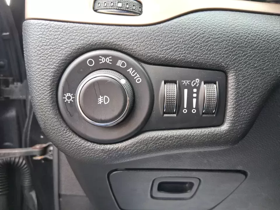 2015 Jeep Cherokee Limited (1C4PJMDBXFW) with an 2.4L L4 DOHC 16V engine, 9-Speed Automatic transmission, located at 8750 N County Rd 25A, Piqua, OH, 45356, (937) 908-9800, 40.164391, -84.232513 - Need one vehicle that can handle the weekday grind and still feel ready for a last-minute getaway? This 2015 Jeep Cherokee Limited 4WD in Brilliant Black Crystal Pearlcoat is built for Riverside life-comfortable for daily commutes, confident in Ohio weather, and versatile enough for road trips, socc - Photo#17