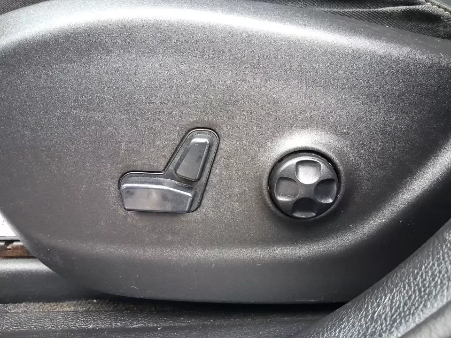 2015 Jeep Cherokee Limited (1C4PJMDBXFW) with an 2.4L L4 DOHC 16V engine, 9-Speed Automatic transmission, located at 401 Woodman Dr, Riverside, OH, 45431, (937) 908-9800, 39.760899, -84.123421 - Need one vehicle that can handle the weekday grind and still feel ready for a last-minute getaway? This 2015 Jeep Cherokee Limited 4WD in Brilliant Black Crystal Pearlcoat is built for Riverside life-comfortable for daily commutes, confident in Ohio weather, and versatile enough for road trips, socc - Photo#18