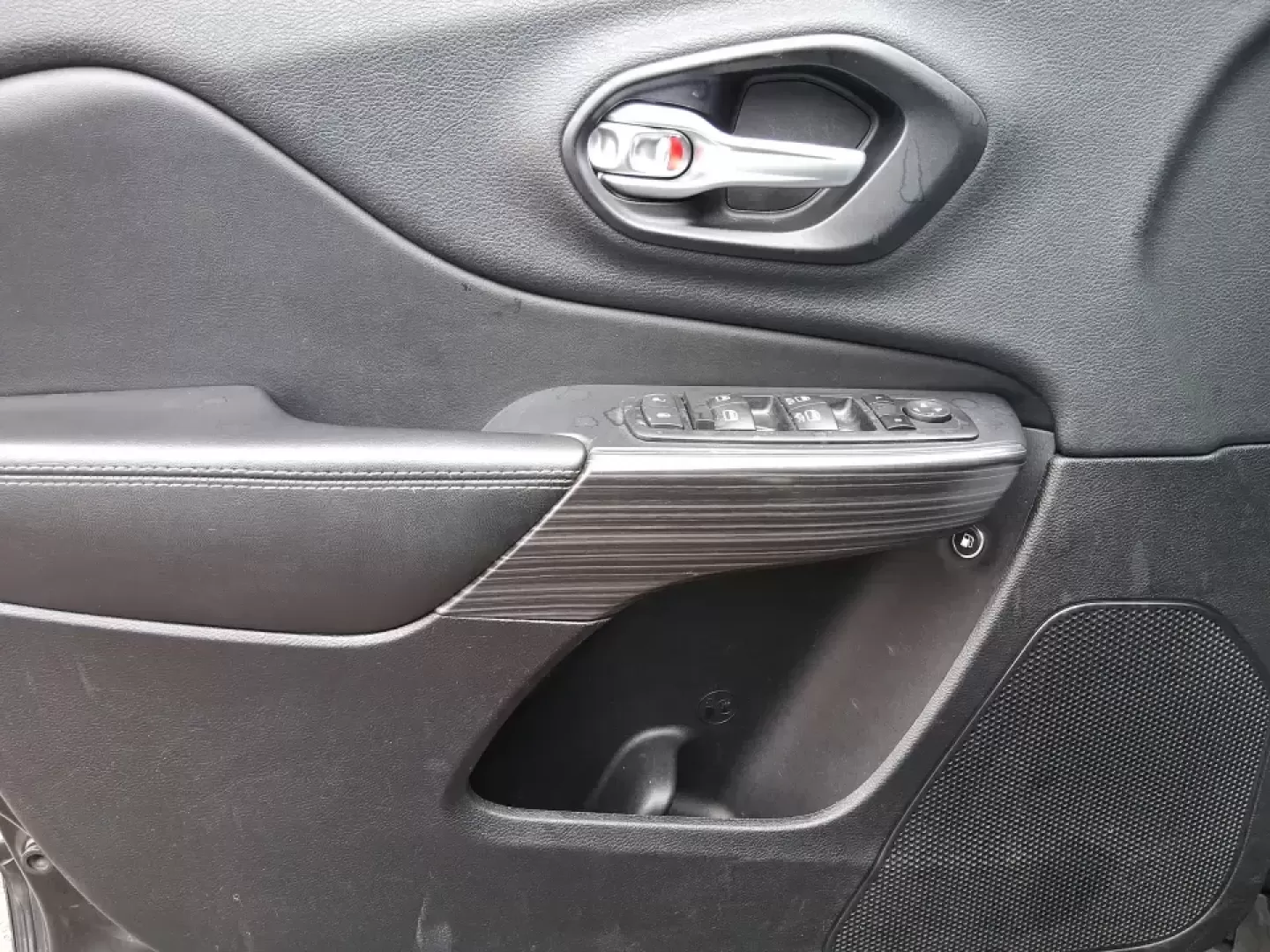 2015 Jeep Cherokee Limited (1C4PJMDBXFW) with an 2.4L L4 DOHC 16V engine, 9-Speed Automatic transmission, located at 401 Woodman Dr, Riverside, OH, 45431, (937) 908-9800, 39.760899, -84.123421 - Need one vehicle that can handle the weekday grind and still feel ready for a last-minute getaway? This 2015 Jeep Cherokee Limited 4WD in Brilliant Black Crystal Pearlcoat is built for Riverside life-comfortable for daily commutes, confident in Ohio weather, and versatile enough for road trips, socc - Photo#19