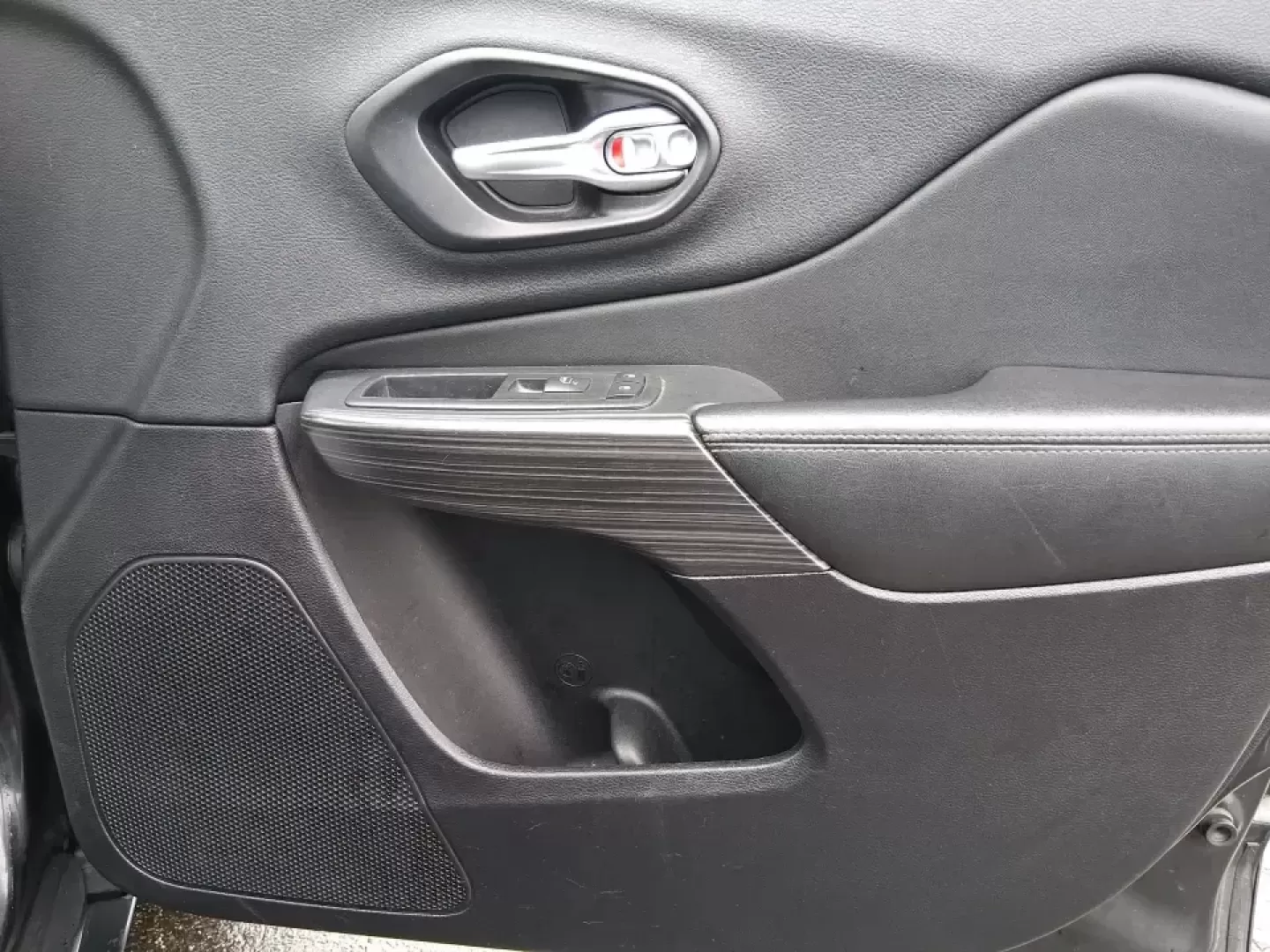 2015 Jeep Cherokee Limited (1C4PJMDBXFW) with an 2.4L L4 DOHC 16V engine, 9-Speed Automatic transmission, located at 401 Woodman Dr, Riverside, OH, 45431, (937) 908-9800, 39.760899, -84.123421 - Need one vehicle that can handle the weekday grind and still feel ready for a last-minute getaway? This 2015 Jeep Cherokee Limited 4WD in Brilliant Black Crystal Pearlcoat is built for Riverside life-comfortable for daily commutes, confident in Ohio weather, and versatile enough for road trips, socc - Photo#20