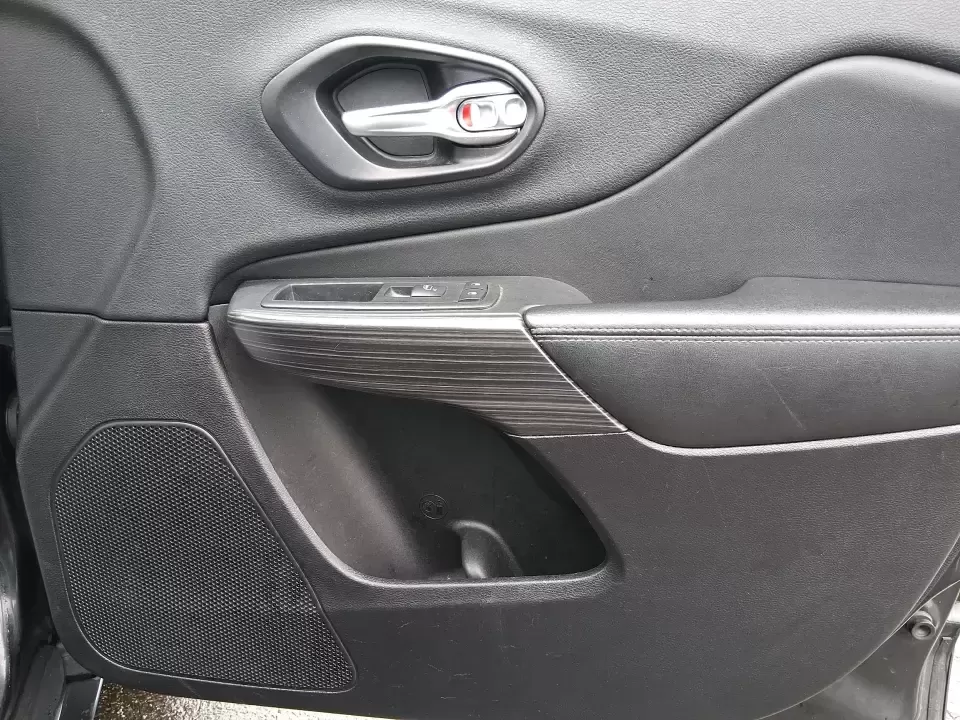 2015 Jeep Cherokee Limited (1C4PJMDBXFW) with an 2.4L L4 DOHC 16V engine, 9-Speed Automatic transmission, located at 8750 N County Rd 25A, Piqua, OH, 45356, (937) 908-9800, 40.164391, -84.232513 - Need one vehicle that can handle the weekday grind and still feel ready for a last-minute getaway? This 2015 Jeep Cherokee Limited 4WD in Brilliant Black Crystal Pearlcoat is built for Riverside life-comfortable for daily commutes, confident in Ohio weather, and versatile enough for road trips, socc - Photo#20