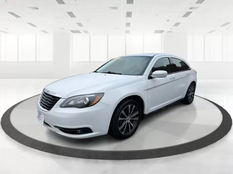 2013 Chrysler 200 Touring (1C3CCBBG4DN) with an 3.6L V6 DOHC 24V FFV engine, 6-Speed Automatic transmission, located at 4508 South Dixie Dr, Moraine, OH, 45439, (937) 908-9800, 39.689976, -84.218452 - Need a comfortable, reliable sedan for the daily commute down South Dixie Drive, quick runs to the Dayton Mall area, or weekend drives toward RiverScape MetroPark? This 2013 Chrysler 200 Touring in Bright White Clearcoat delivers the smooth, practical lifestyle fit many Moraine, OH drivers want-room - Photo#8