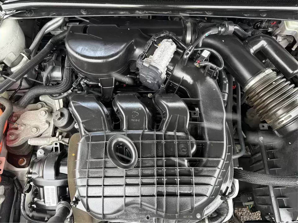 2013 Chrysler 200 Touring (1C3CCBBG4DN) with an 3.6L V6 DOHC 24V FFV engine, 6-Speed Automatic transmission, located at 4508 South Dixie Dr, Moraine, OH, 45439, (937) 908-9800, 39.689976, -84.218452 - Need a comfortable, reliable sedan for the daily commute down South Dixie Drive, quick runs to the Dayton Mall area, or weekend drives toward RiverScape MetroPark? This 2013 Chrysler 200 Touring in Bright White Clearcoat delivers the smooth, practical lifestyle fit many Moraine, OH drivers want-room - Photo#11