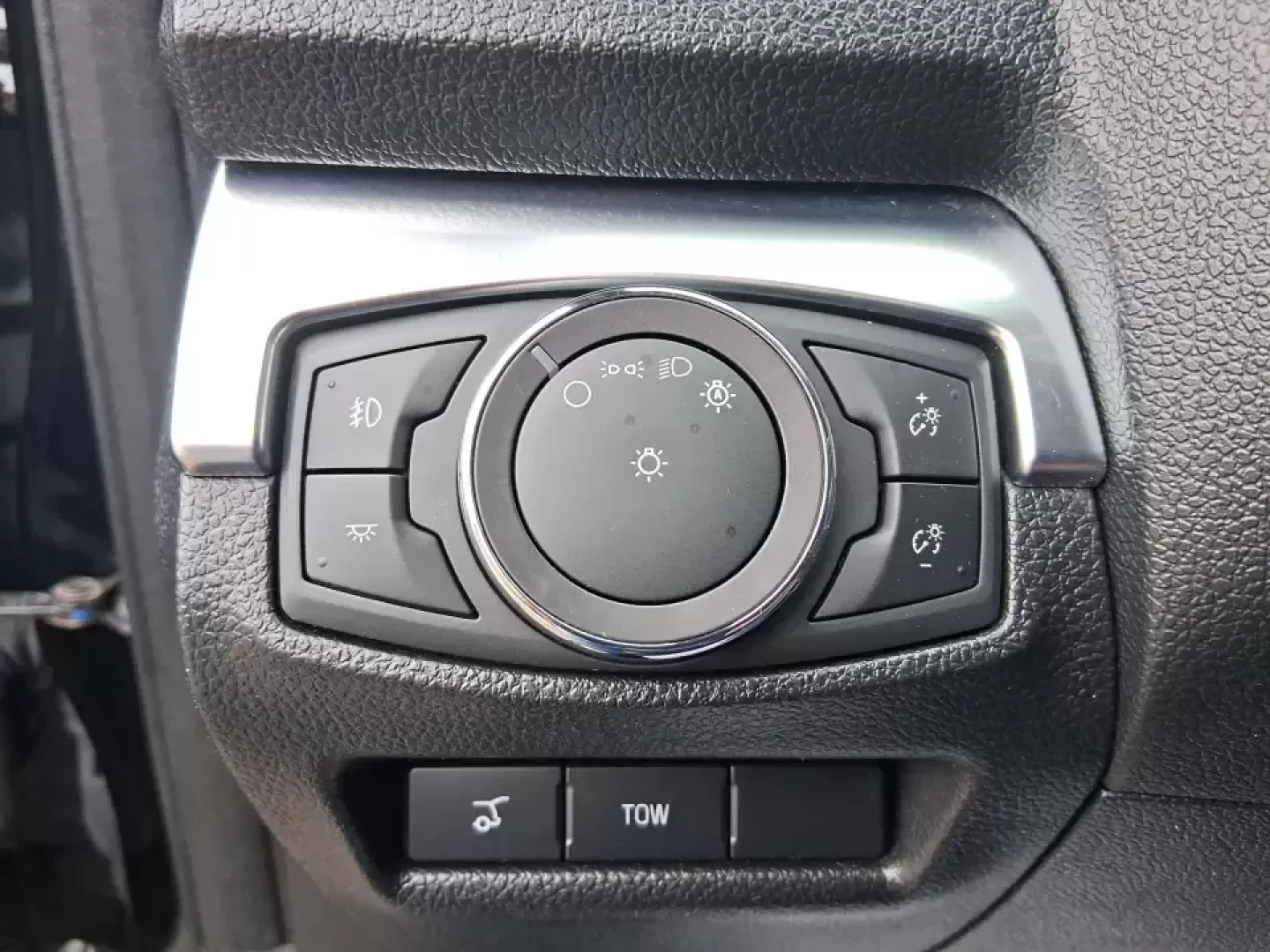2018 Ford Explorer Sport (1FM5K8GT1JG) with an EcoBoost 3.5L V-6 gasoline direct injection engine, 6A transmission, located at 401 Woodman Dr, Riverside, OH, 45431, (937) 908-9800, 39.760899, -84.123421 - Life moves fast in the Miami Valley-school drop-offs, long commutes, weekend tournaments, and spontaneous road trips down I675 or over to Downtown Dayton-and you need an SUV that can keep up comfortably in every season. This 2018 Ford Explorer Sport in Shadow Black is built for families, commuters, - Photo#17