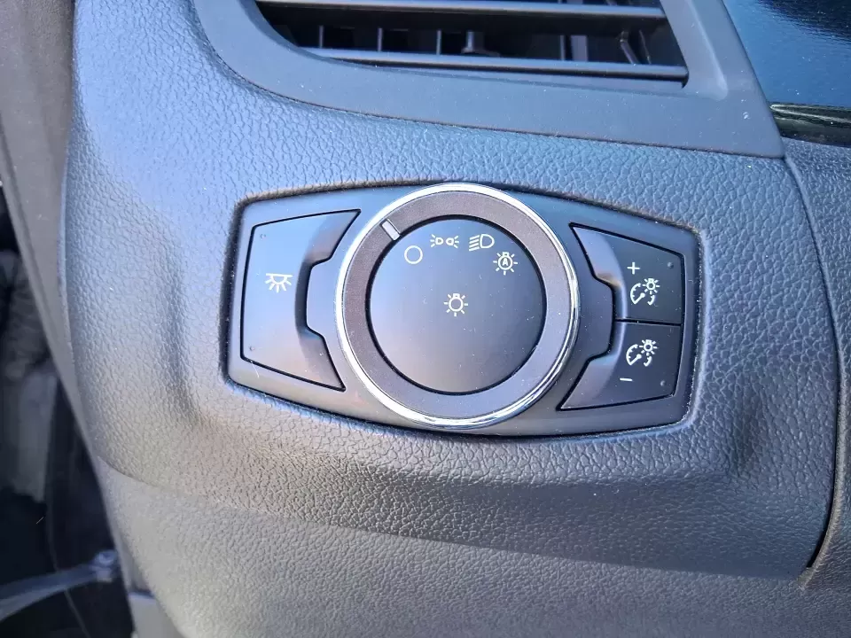 2014 Ford Edge SE (2FMDK4GC2EB) with an 3.5L V-6 DOHC engine, 6-Speed Automatic transmission, located at 401 Woodman Dr, Riverside, OH, 45431, (937) 908-9800, 39.760899, -84.123421 - Whether you're juggling school drop-offs, commuting across the Miami Valley, or packing up for a weekend getaway, this 2014 Ford Edge SE is the kind of SUV that fits real life in Riverside, Ohio. With a roomy cabin, confident traction for unpredictable Midwest weather, and everyday comfort features, - Photo#17